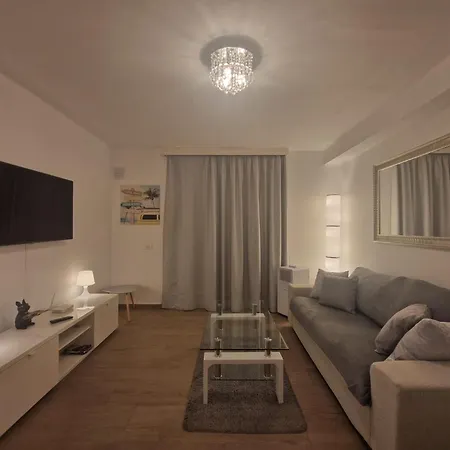 Parque Santiago 1 Parterowy Pool View 008 Alejandro